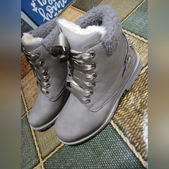 Women's Gray Lace-Up Boots - Picture 6 of 7